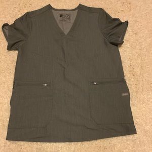 FIGS - S Graphite Top with Pattern Pockets